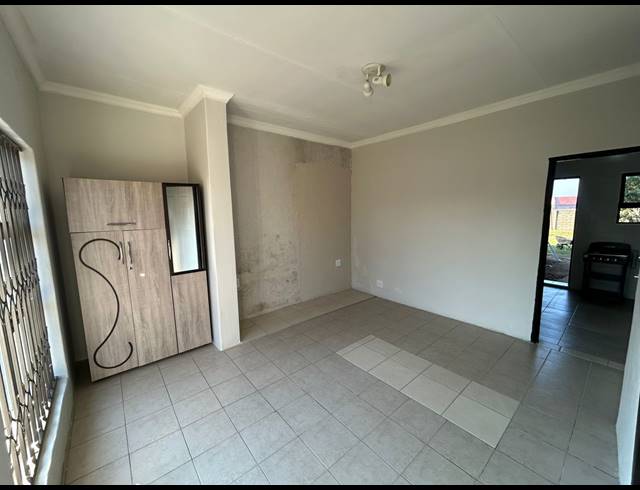 1 BEDROOM FLAT TO LET IN BEDWORTH PARK